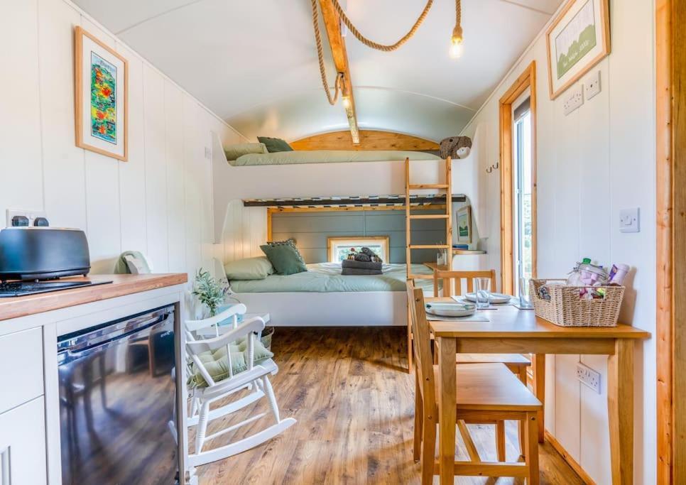 Elephant View Shepherds Hut Lodge *