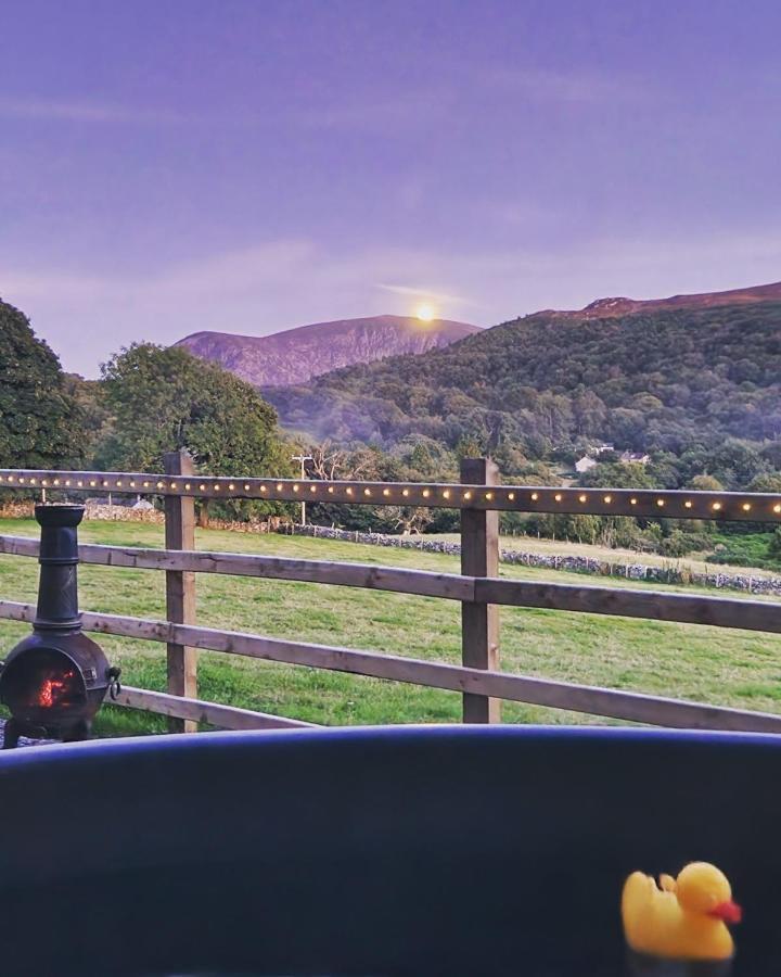 Elephant View Shepherds Hut Lodge Caernarfon